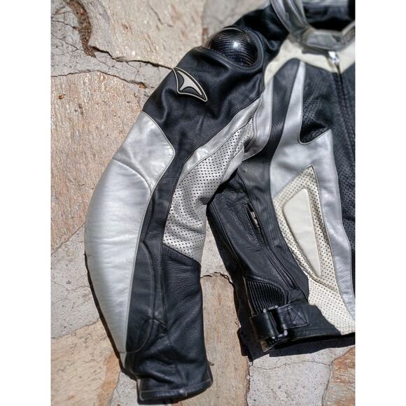 Teknic Violator Motorcycle Jacket Sz M / L Leather Silver Black White Sliders - Picture 8 of 16